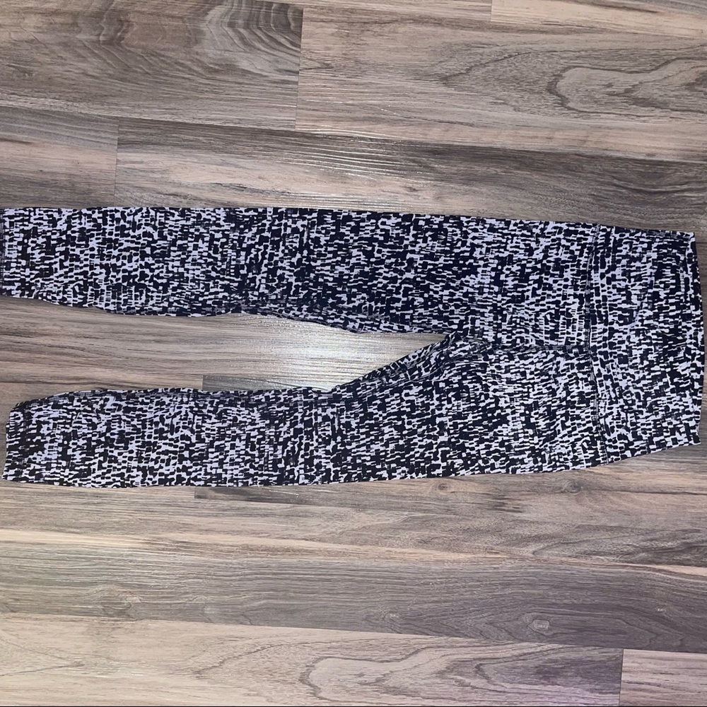 Lululemon align pant 25” black and white size 4 - Picture 8 of 9